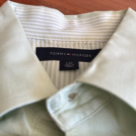Men’s light mint green Tommy Hilfiger large dress shirt dry cleaned small stain - Picture 2 of 8